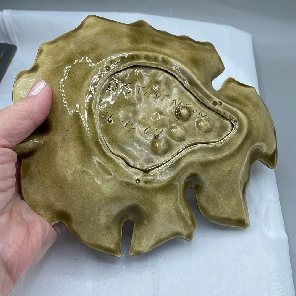 Set of two Avocado green nesting leaf dishes from 1967.